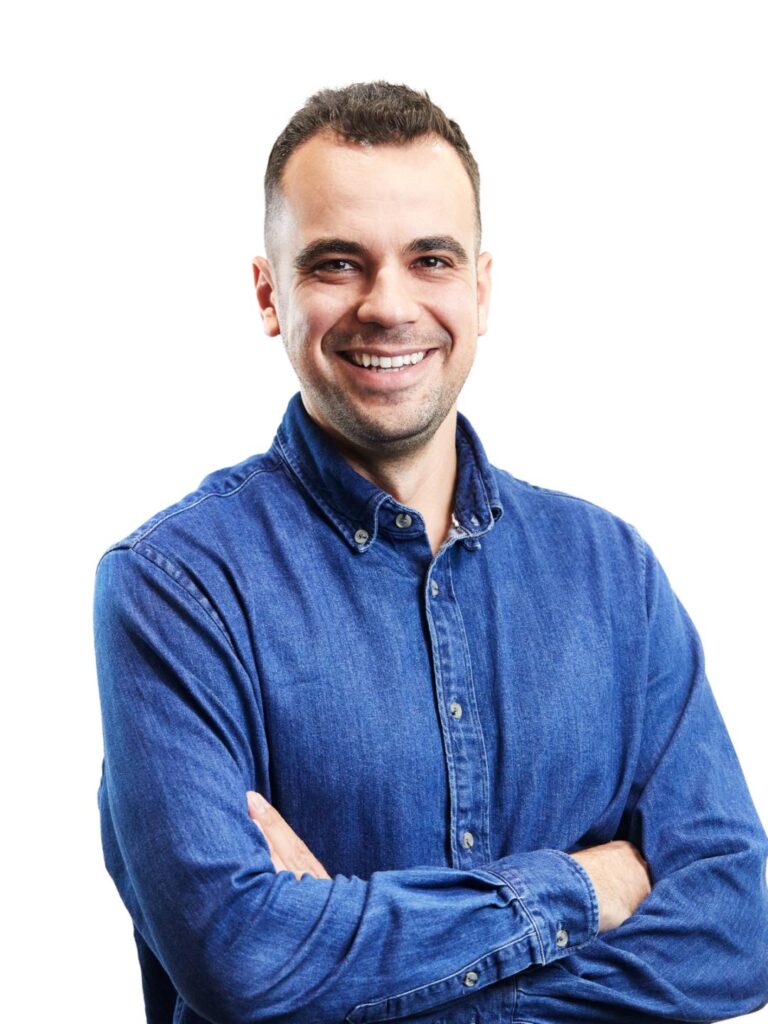 Feba Alumni Talks: Момчил Еленков – “Бъдете любопитни, това винаги е полезно. Не се стресирайте от теорията и сложните предмети – ако те провокират любопитството ви, светът става по-интересен. И помнете: късметът е там, където подготовката срещне добрата възможност.”